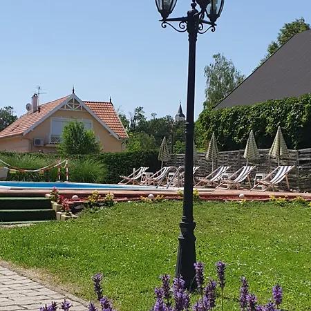 Főnix Vendégház *