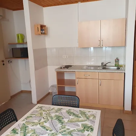 Főnix Vendégház *