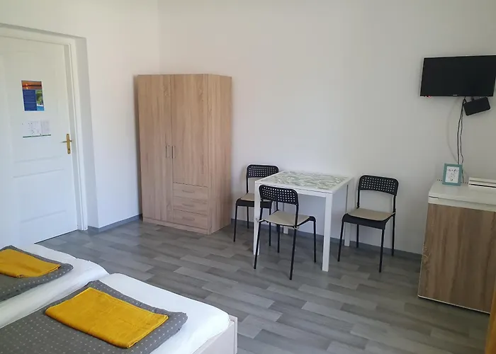 ゲストハウス Fonix Ueduelohaz