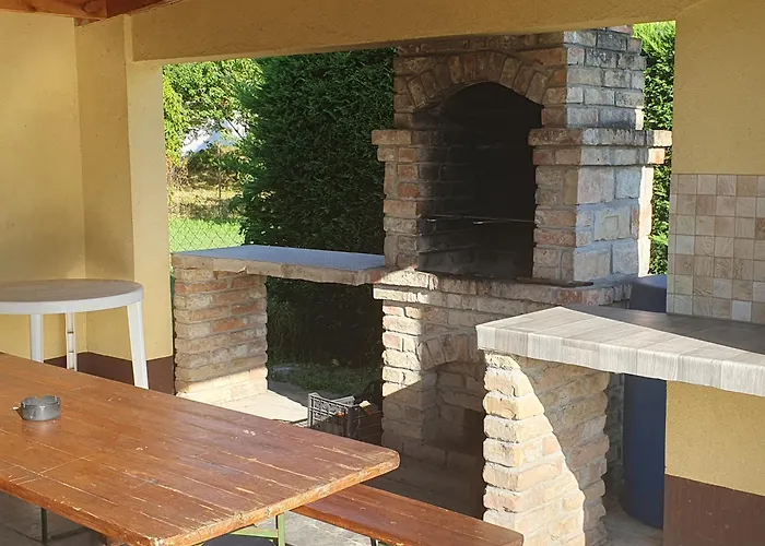 ゲストハウス Fonix Ueduelohaz Zamárdi